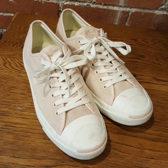 pale pink converse